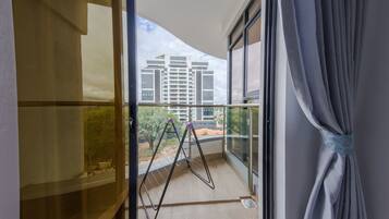 Apartemen Bisnis | Balkon