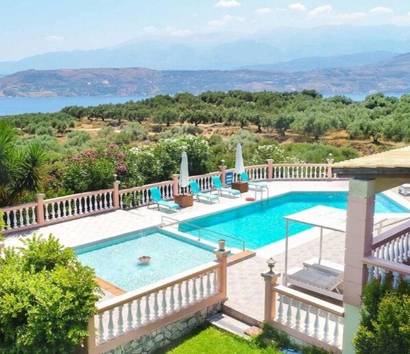 4 bedrooms - Villa Roula With Private Pool (Chania)