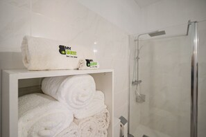 Shower, towels