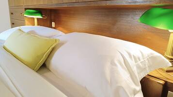 2 Schlafzimmer, Zimmersafe, Schreibtisch, Bügeleisen/Bügelbrett