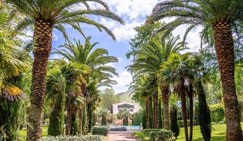 Cozy 1BR Apt in Itxassou: Private Garden, Parking, Near Spa, Internet, Sleeps 3