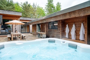 Outdoor dining - Twenty One -  a lodge that sleeps 12 guests  in 6 bedrooms (Richmond)