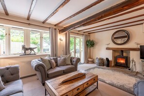 Smart TV y chimenea 