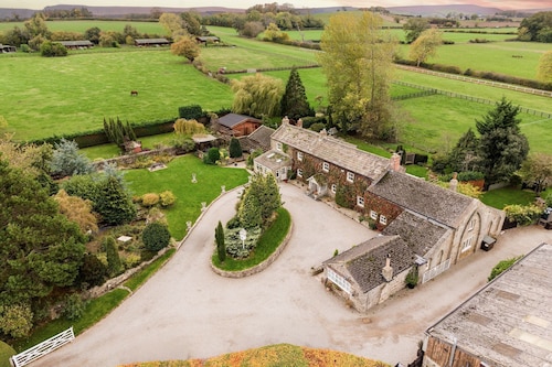 Sun Hill Cottage -  a cottage that sleeps 6 guests  in 3 bedrooms