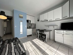 Interior - Studio cabin 3/4 sleeps with balcony and parking in Saint-Hilaire-de-Riez (Saint-Hilaire-de-Riez)