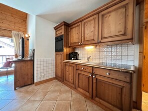 Réfrigérateur, micro-ondes, lave-vaisselle