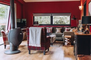 Smart TV, fireplace, stereo