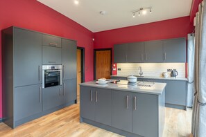 Kühlschrank, Mikrowelle, Ofen, Toaster