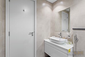 Bathroom - WelHome - Breathtaking 1BR Apt with Balcony and City View (Dubai)