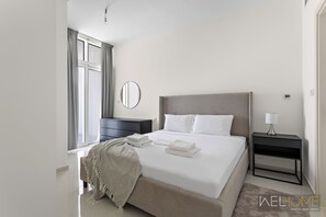 Deluxe Apartment, Balcony, City View - WelHome - Breathtaking 1BR Apt with Balcony and City View (Dubai)