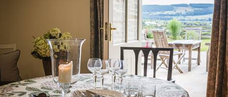 تناول الطعام