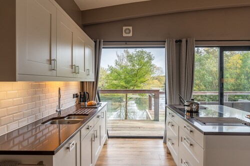 Willow -  a lodge that sleeps 6 guests  in 3 bedrooms