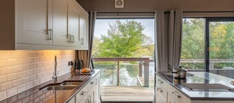 Willow - a lodge that sleeps 6 guests in 3 bedrooms