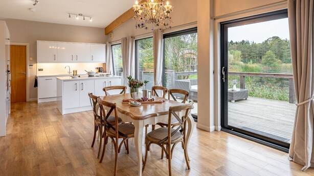 Dining - Charlie -  a lodge that sleeps 6 guests  in 3 bedrooms (Richmond)