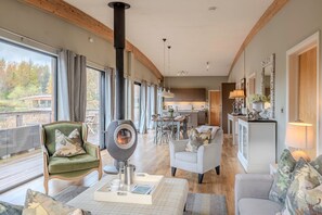 Smart-TV, Kamin, Stereoanlage