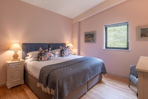 3 bedrooms, Internet - Iris -  a lodge that sleeps 6 guests  in 3 bedrooms (Richmond)
