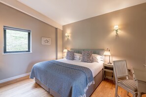 3 bedrooms - Iris -  a lodge that sleeps 6 guests  in 3 bedrooms (Richmond)