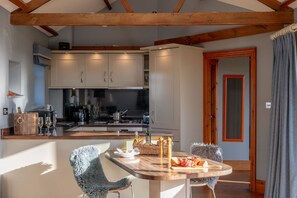 Kjøleskap, mikrobølgeovn, ovn og brødrister