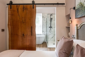 Hair dryer - The Old Tack Room -  a cottage that sleeps 4 guests  in 2 bedrooms (Richmond)