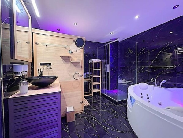 Haartrockner, Handtücher, Toilettenpapier