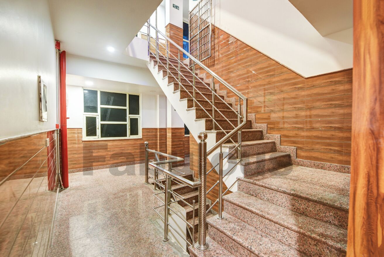 32-inch flat-screen TV with cable channels