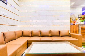 Lobby - Hotel Fabulous At Delhi Airport (New Delhi)