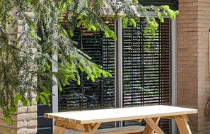 Outdoor dining - Stunning home in Rheezerveen with sauna (Rheezerveen)
