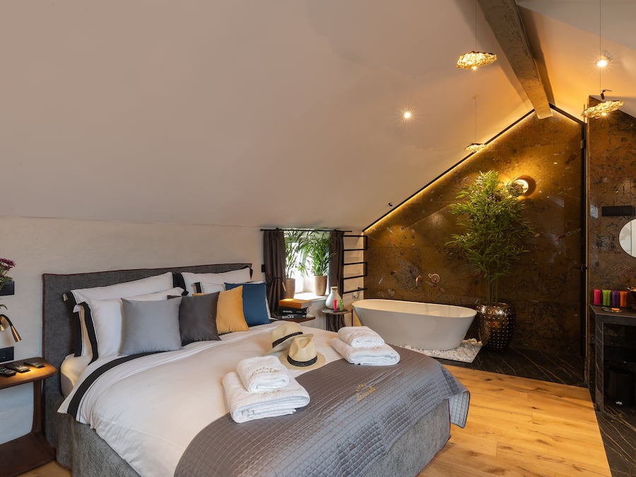 Superior Apartment, Private Bathroom | 1 bedroom, in-room safe, desk, laptop workspace