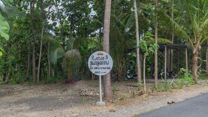 Unclassified image, 5 of 30, button - Radjes Bungalow Nusa Penida (Penida Island)
