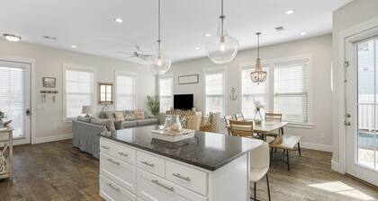 2 Master bedrooms, Steps to the beach, private pool