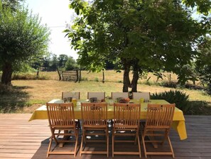 Outdoor dining - Grange Reformée en Pleine Nature (Salles-la-Source)