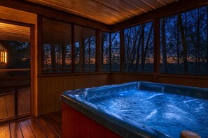 Interior - Shady Pines, Hot Tub, WIFI, $560 FREE tickets each paid day!!! (Sevierville)