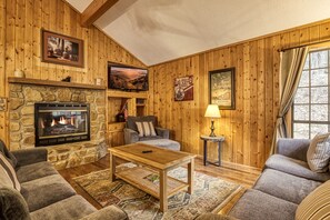 Una Smart TV, una chimenea, videojuegos