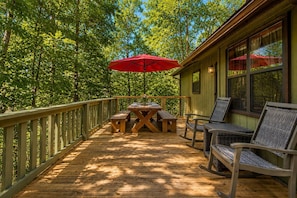 Outdoor dining - Shady Pines, Hot Tub, WIFI, $560 FREE tickets each paid day!!! (Sevierville)