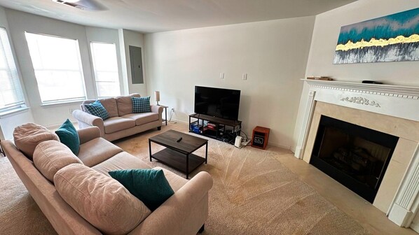 Smart TV - Midweek Pricing! 2BR Retreat w/ Deck Near ATL (Mableton)