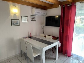 Dining - HOLIDAYLAND VILLA T3 122 MEZZANINE sleeps 7 air-conditioned NARBONNE PLAGE (NARBONNE PLAGE)