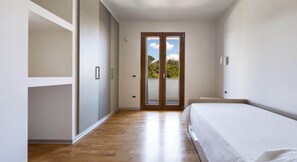 2 chambres, fer et planche à repasser