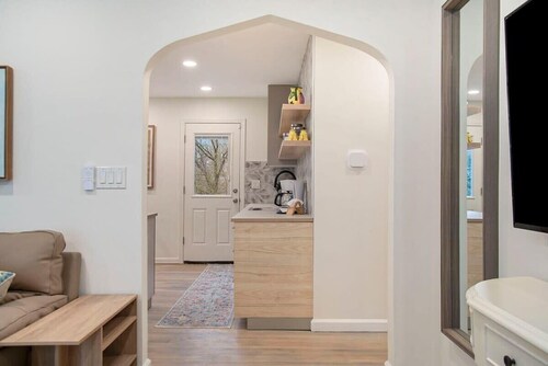 Adorable 2BR, Hot tub & Close to Attractions!