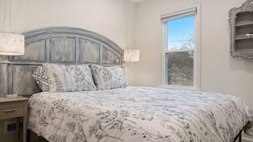 2 多间卧室、旅行婴儿床、WiFi、床单