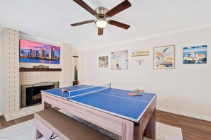 Games room - Sweet Escape | Family Retreat | Vibrant  | Spa (San Diego)