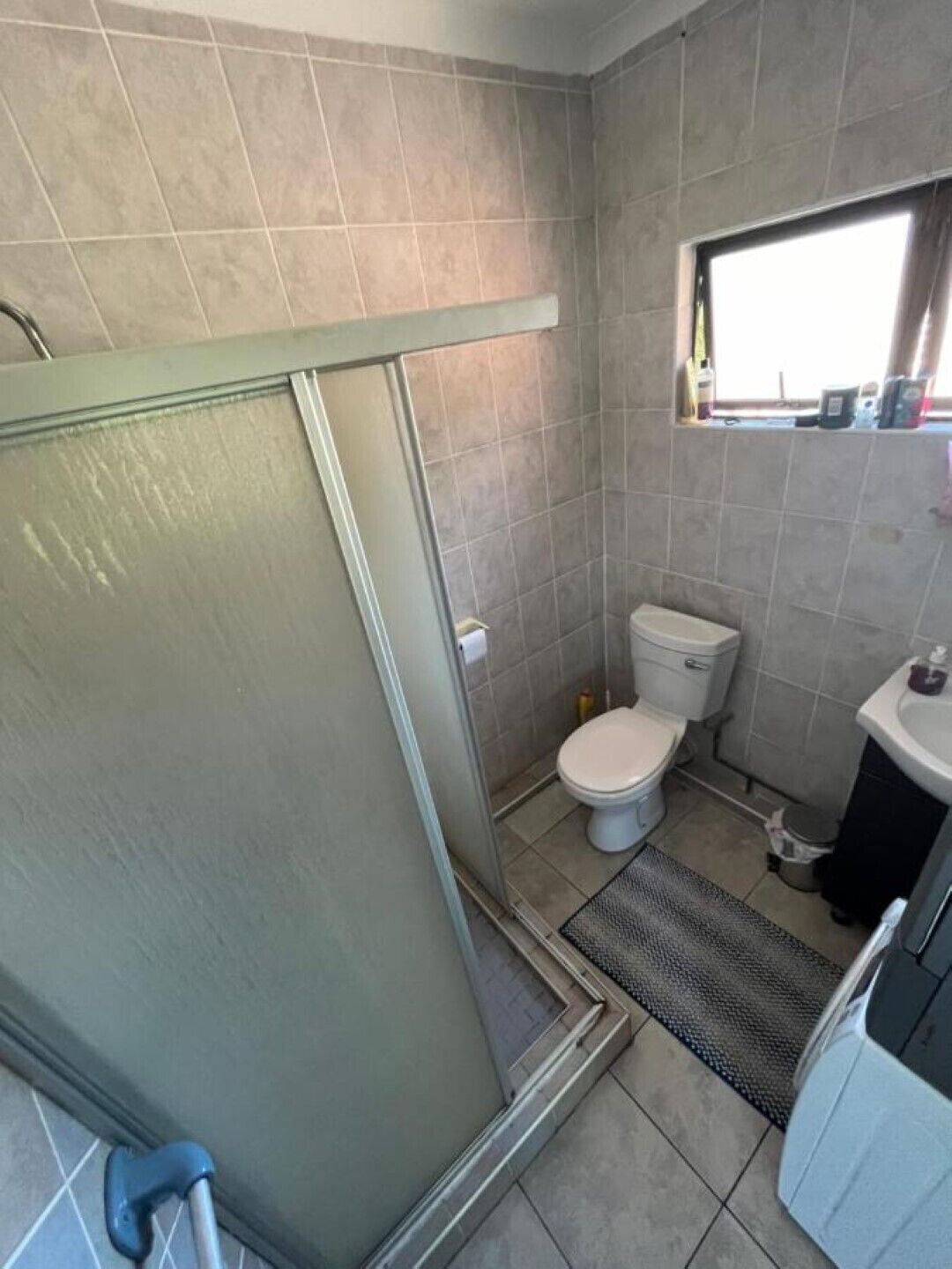 Shower, hair dryer, towels, toilet paper