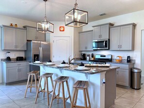 Fridge, microwave, oven, stovetop - Fabulous Family Pool Home with Game Room-7543OL (Davenport)