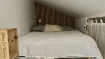 1 slaapkamer, een strijkplank/strijkijzer, gratis wifi, beddengoed