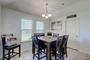 Dining - The Sweet Family Casa (Aransas Pass)