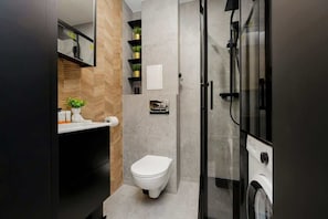 Douche, séchoir à cheveux, shampooing
