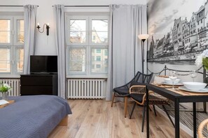 Silitysrauta/-lauta, Wi-Fi, vuodevaatteet