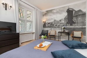 Iron/ironing board, WiFi, bed sheets