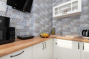 Fridge, microwave, stovetop, coffee/tea maker - Chlebnicka 43 | Comprehensive Studio | WiFi (Gdansk)