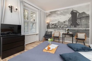 Iron/ironing board, WiFi, bed sheets