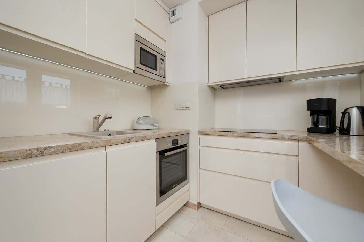 雪櫃、微波爐、焗爐、爐具